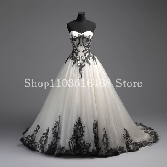 Black White Gothic Embroidered - Embroidery Gothic recension och pris