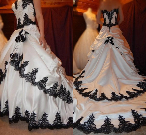 Vintage Wedding Dress Gothic B - Embroidery Gothic recension och pris